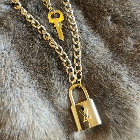 LOUIS VUITTON LOCK Necklace/Choker - Picture 7 of 8
